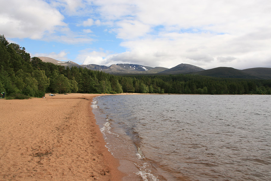 Glenmore, son camping, sa plage au bord du loch Morlich...