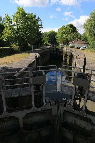 cluse sur le canal du Midi