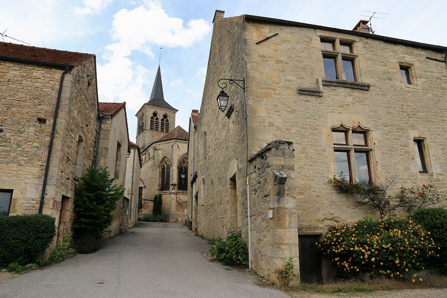 Dans les ruelles de Flavigny-sur-Ozeray