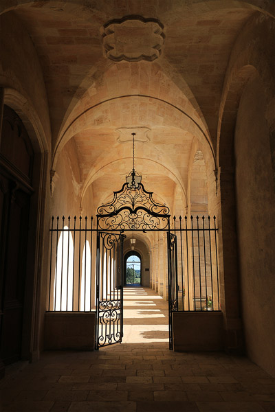 Dans le prieur des Bndictins de La Role