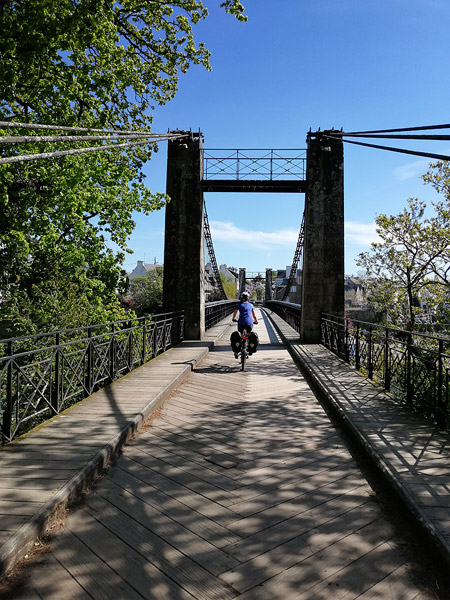 Sur le vieux pont du Bono