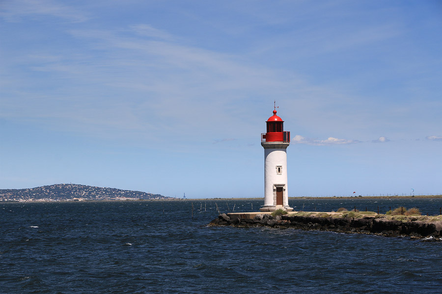 Le phare des Onglous sur l'tang de Thau