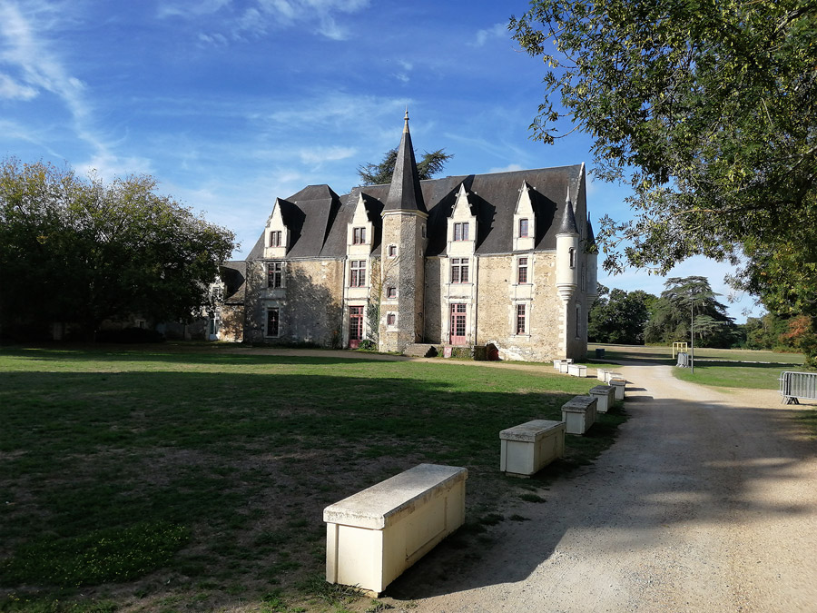 Le chteau de Montreuil-Juign