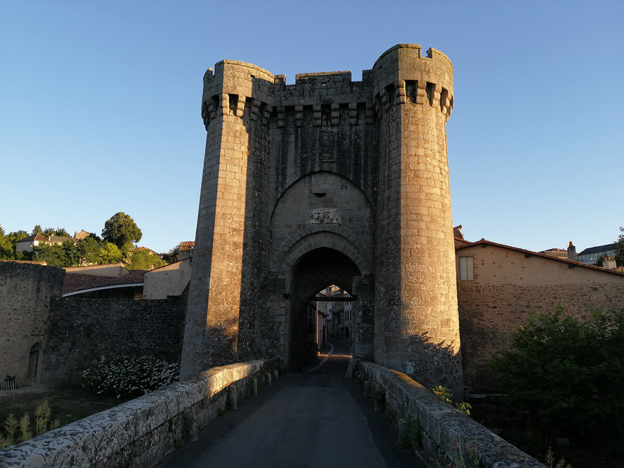 La porte Saint-Jacques de Parthenay