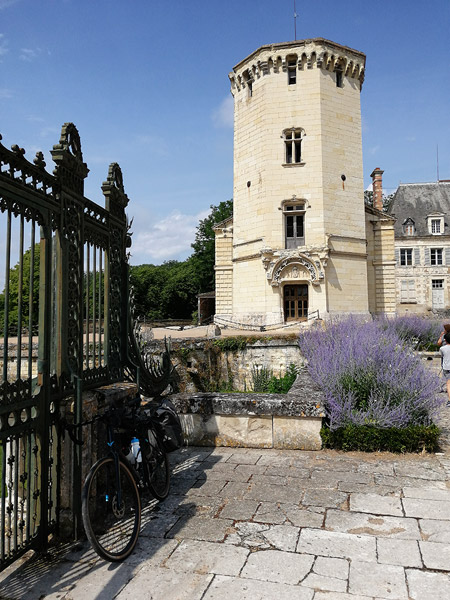 Devant le chteau de Saint-Aignan-sur-Cher