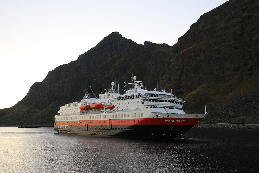 L'Express Ctier arrive  Stamsund