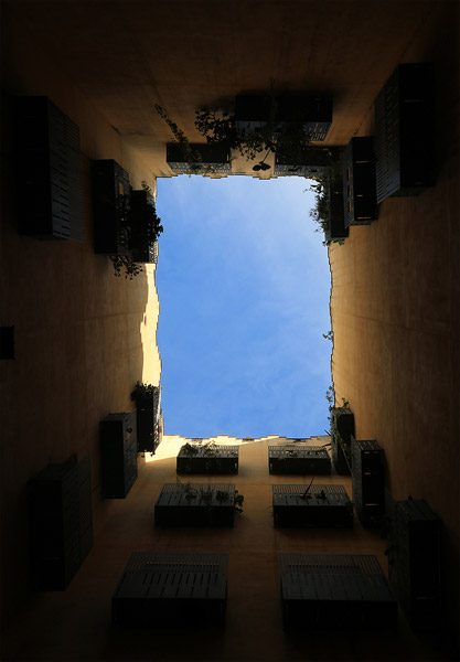 Cour intrieure prs du Temple d'Auguste