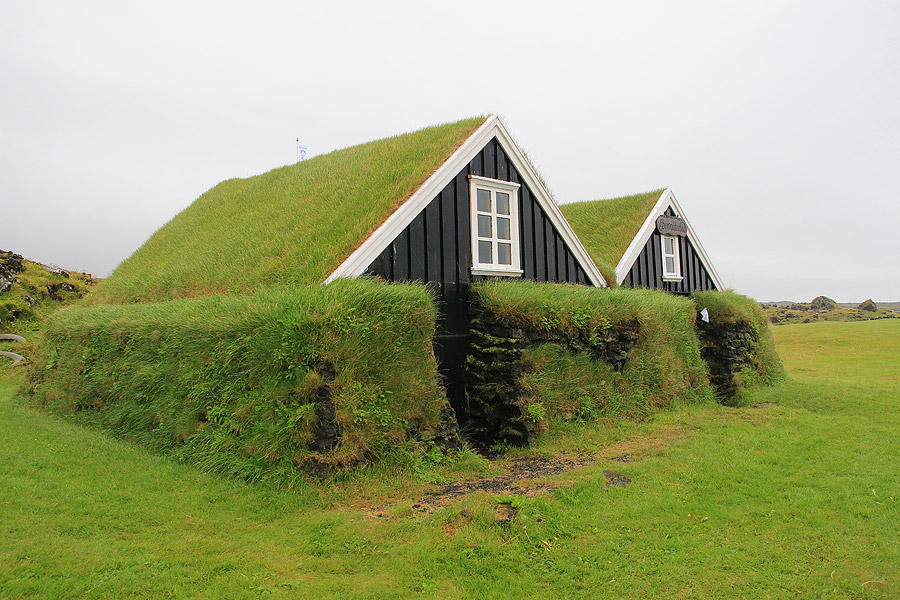 Reconstitution d'une maison en tourbe (muse d'Hellissandur)