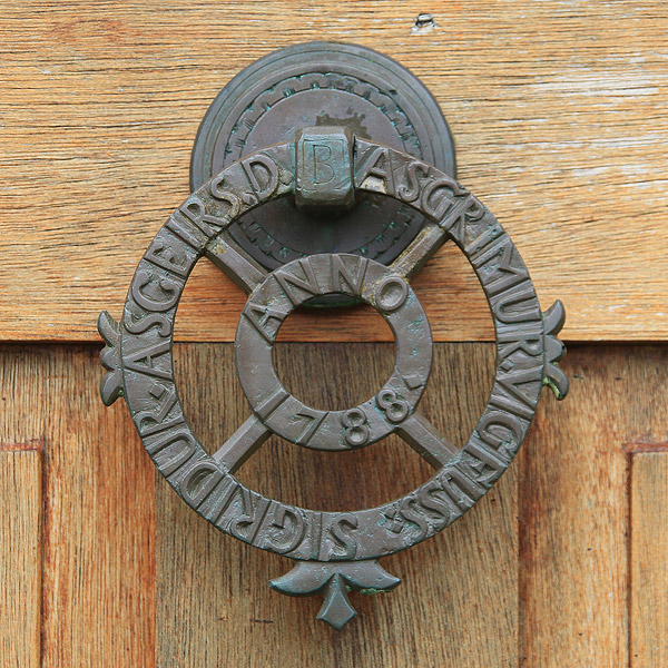 Heurtoir de l'glise d'Hellnar