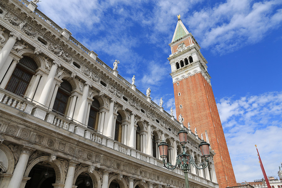 Le campanile de la Place Saint-Marc