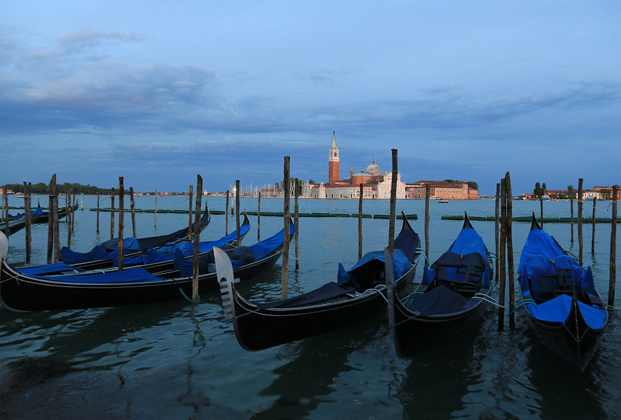 Les gondoles devant l'le San Giorgio Maggiore