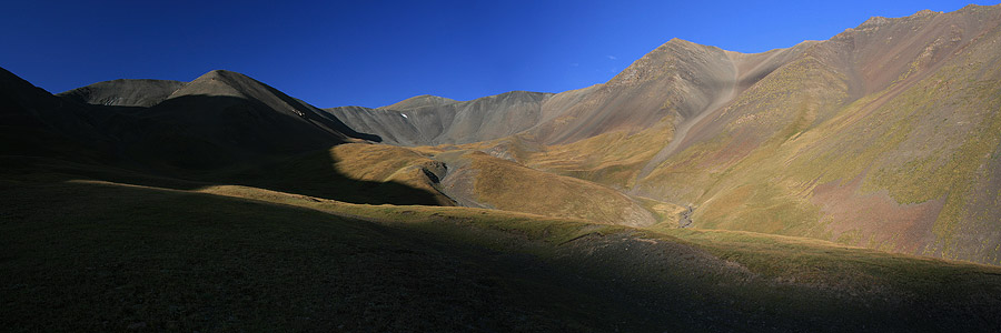 Lumire matinale sur les contreforts du col de Shamsy