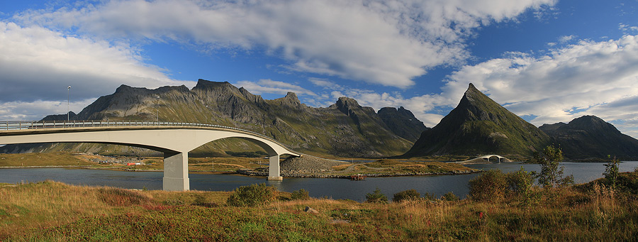Le pont reliant Fredvang  l'le de Flakstadya