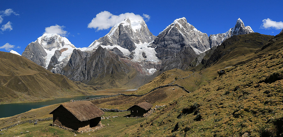 Panorama sur le Siula Grande, le Yerupaja et le Yerupaja Chico
