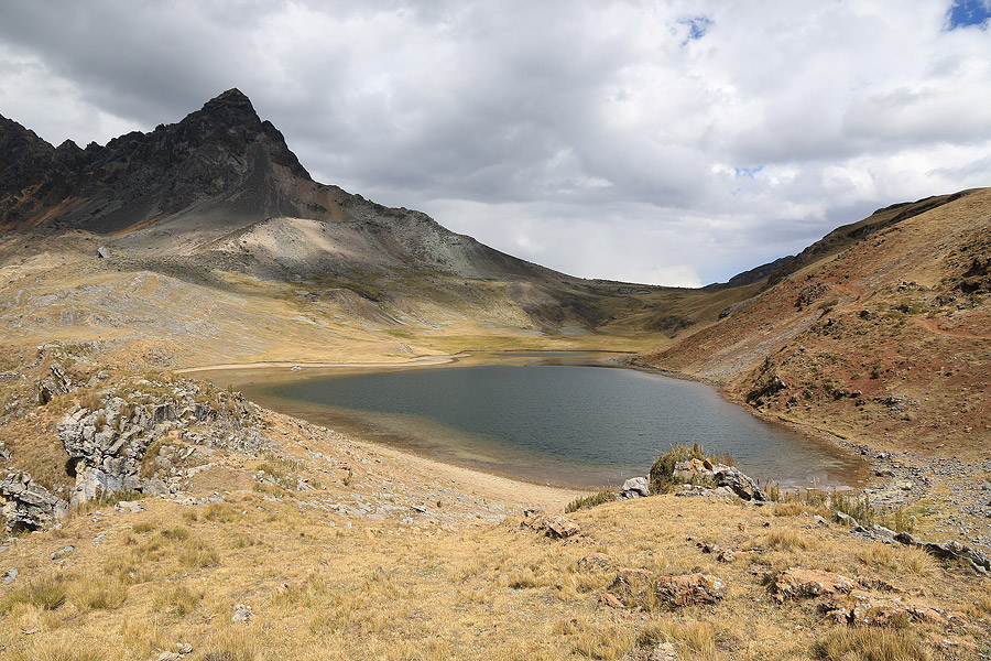 Col Tapush et laguna Susococha (4702 m)
