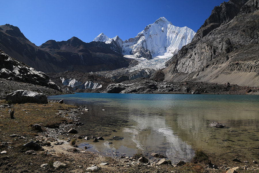 Yerupaj et laguna Sarapococha