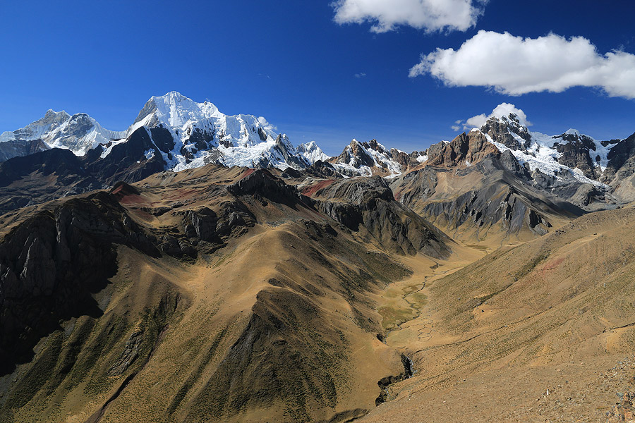 Yerupaj, Rasac et Tsacra au-dessus de la valle de Huacrish