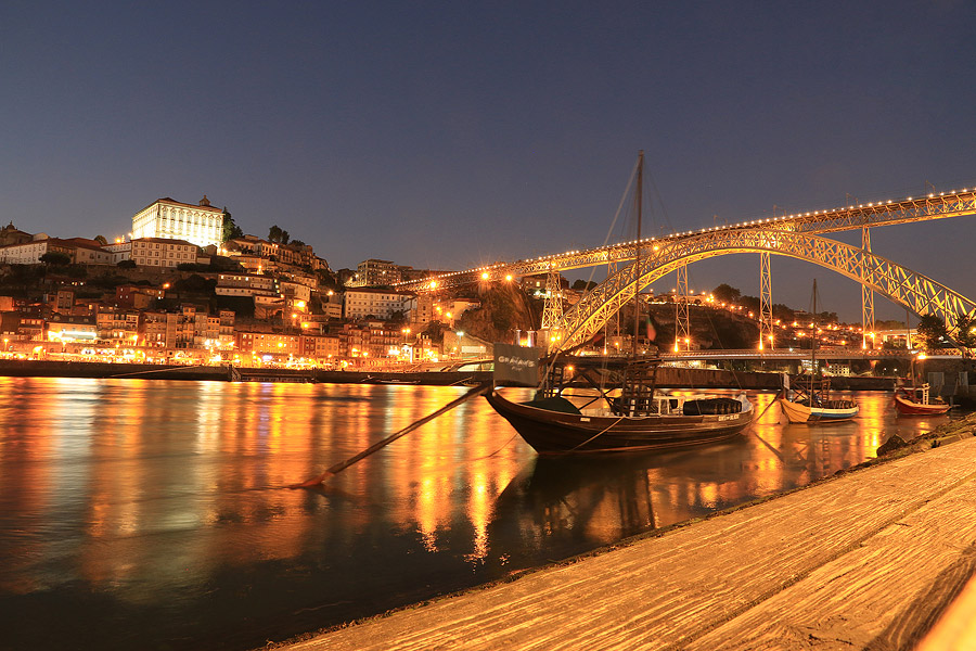 La nuit tombe sur le pont Dom Luis I