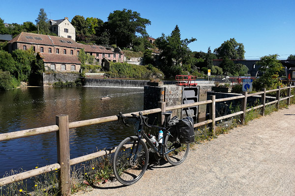 Montflours, sur la Vlo Francette